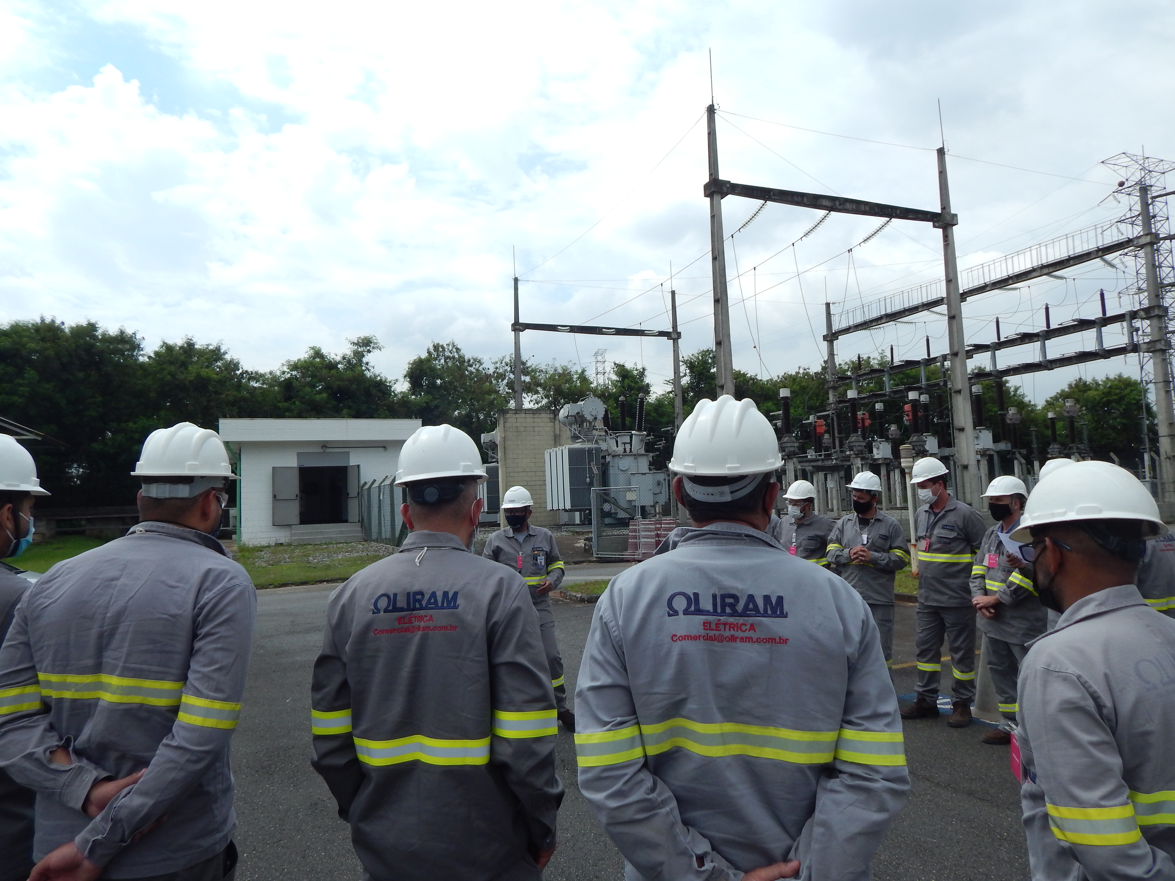 Equipe técnica da OliRam Serviços Elétricos
